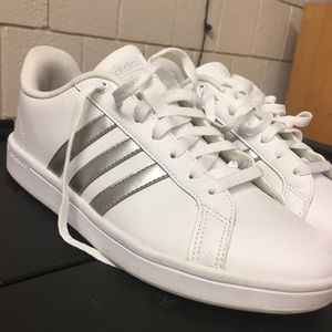 Women’s Adidas Cloudfoam Sneakers (silver)